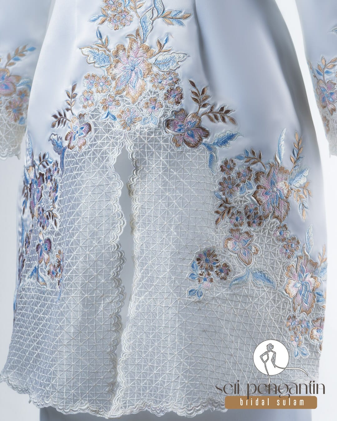 Baju Kurung Moden Pengantin Sulam Kerawang Bunga Lily dan Sakura Dengan Kerawang Pagar